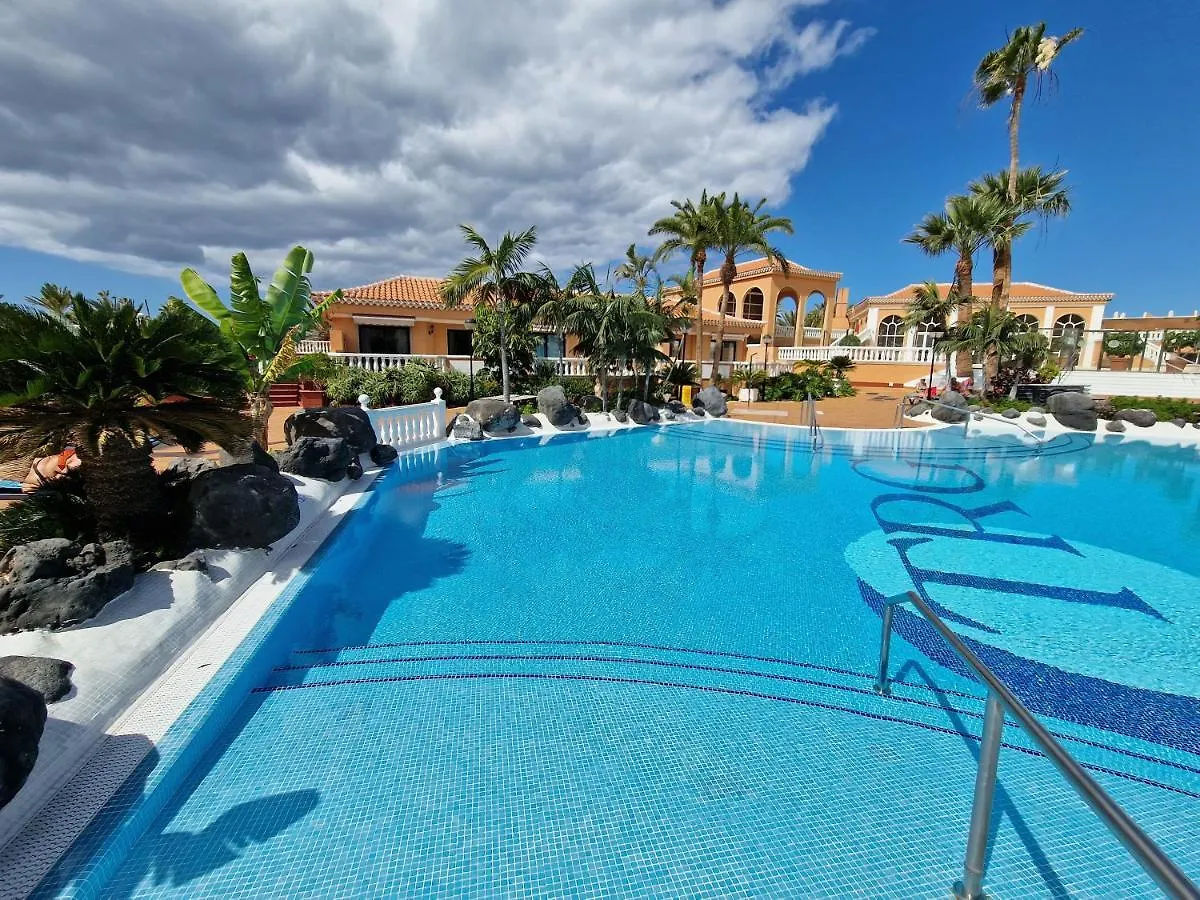 Daire Exclusive Penthouse Playa Las Vistas 4 Close To The Sea And Beach, Aircondition For A Fee, Wifi, Terrace, Heated Pool Playa de las Américas